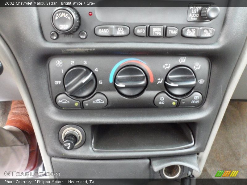 Bright White / Gray 2002 Chevrolet Malibu Sedan