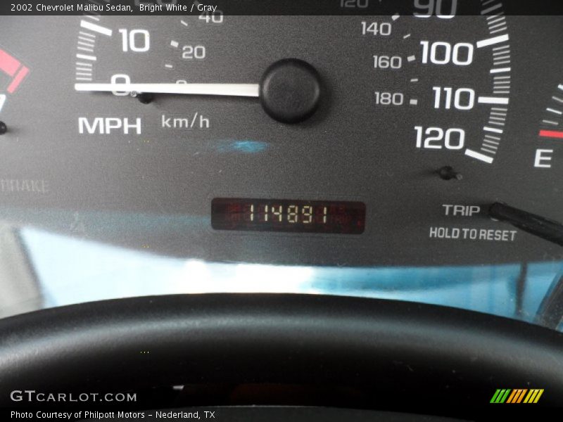 Bright White / Gray 2002 Chevrolet Malibu Sedan