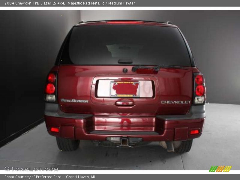 Majestic Red Metallic / Medium Pewter 2004 Chevrolet TrailBlazer LS 4x4