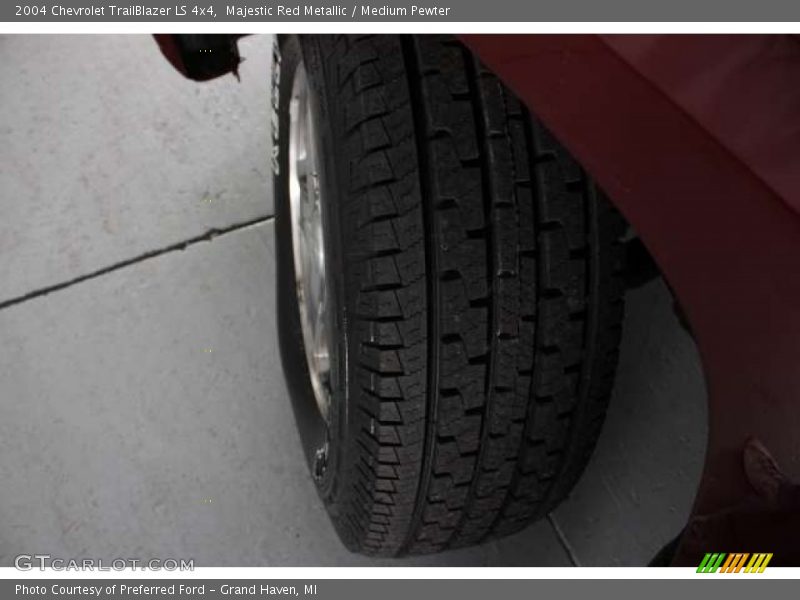 Majestic Red Metallic / Medium Pewter 2004 Chevrolet TrailBlazer LS 4x4