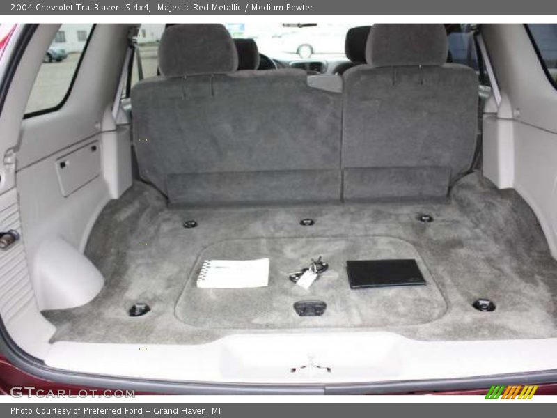 Majestic Red Metallic / Medium Pewter 2004 Chevrolet TrailBlazer LS 4x4