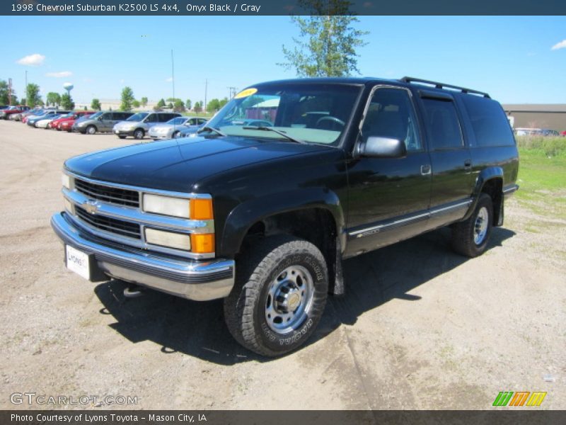 Front 3/4 View of 1998 Suburban K2500 LS 4x4