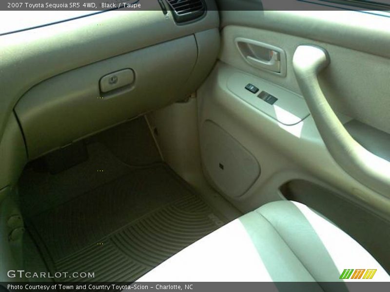 Black / Taupe 2007 Toyota Sequoia SR5 4WD