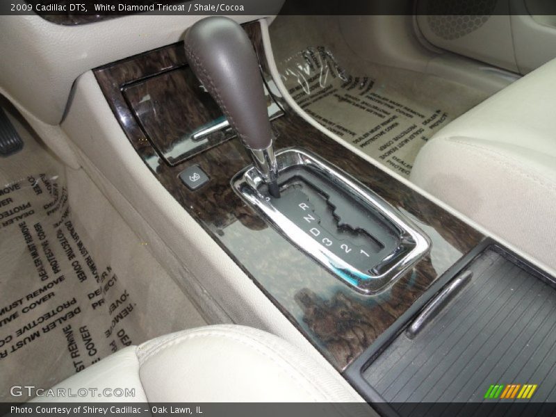 White Diamond Tricoat / Shale/Cocoa 2009 Cadillac DTS