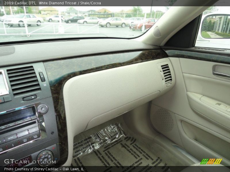 White Diamond Tricoat / Shale/Cocoa 2009 Cadillac DTS