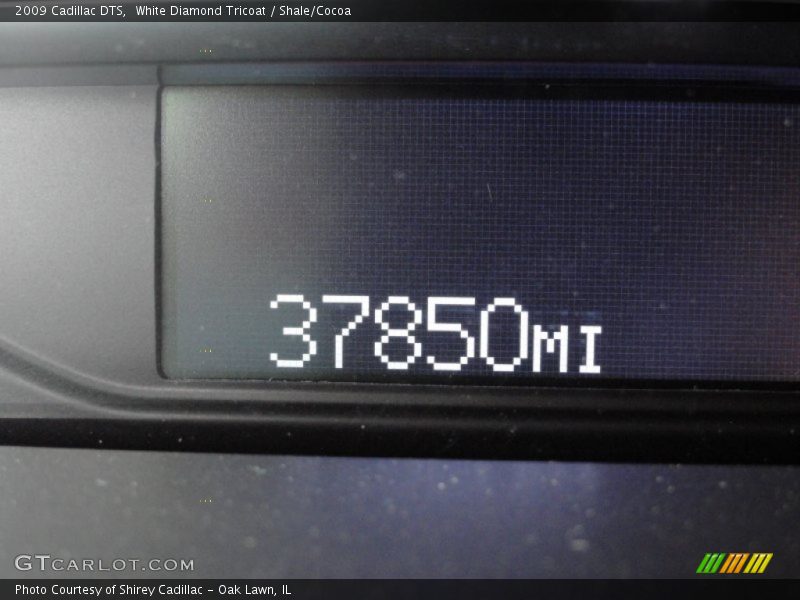 White Diamond Tricoat / Shale/Cocoa 2009 Cadillac DTS