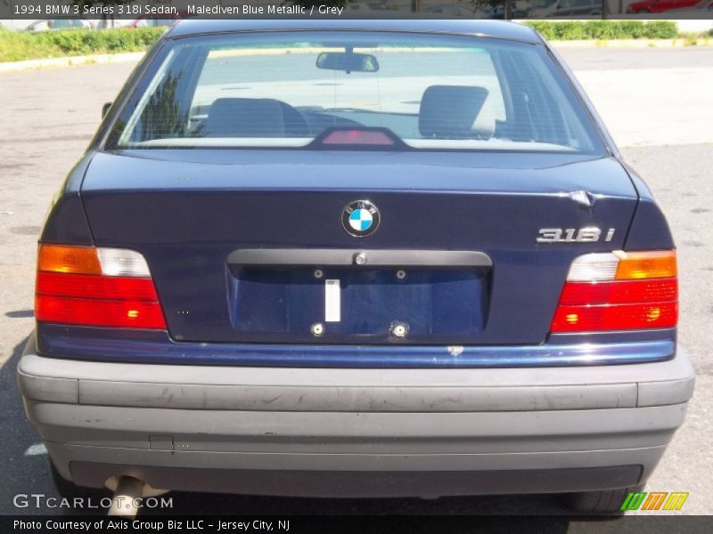 Malediven Blue Metallic / Grey 1994 BMW 3 Series 318i Sedan