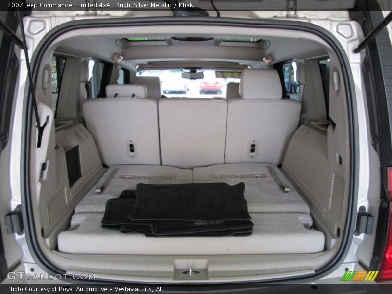 Bright Silver Metallic / Khaki 2007 Jeep Commander Limited 4x4