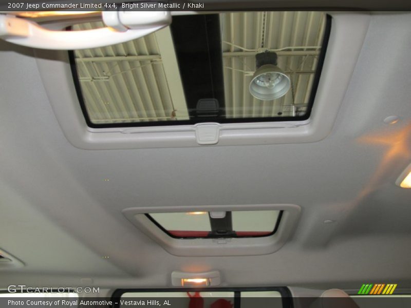 Bright Silver Metallic / Khaki 2007 Jeep Commander Limited 4x4