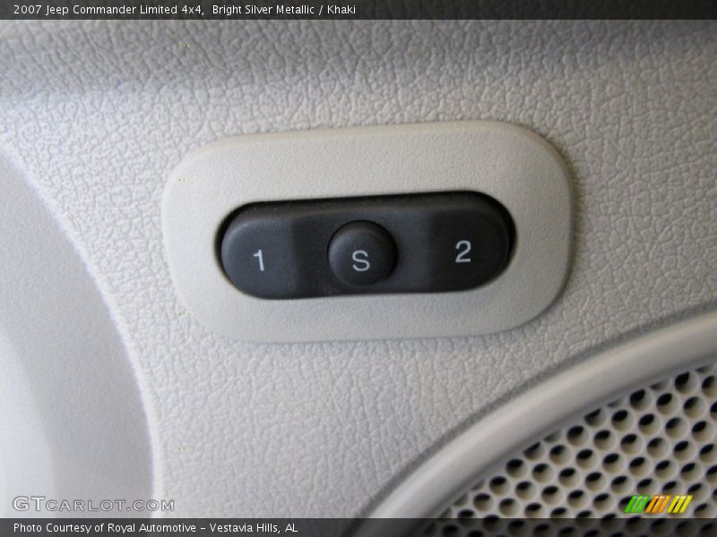 Bright Silver Metallic / Khaki 2007 Jeep Commander Limited 4x4