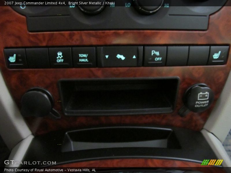 Bright Silver Metallic / Khaki 2007 Jeep Commander Limited 4x4