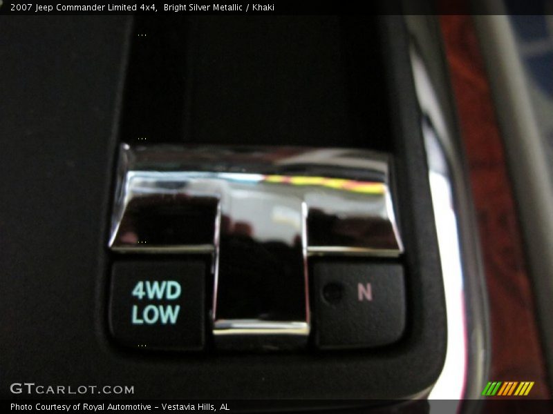 Bright Silver Metallic / Khaki 2007 Jeep Commander Limited 4x4