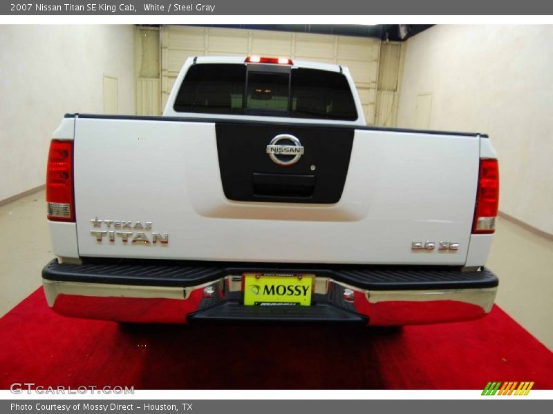 White / Steel Gray 2007 Nissan Titan SE King Cab