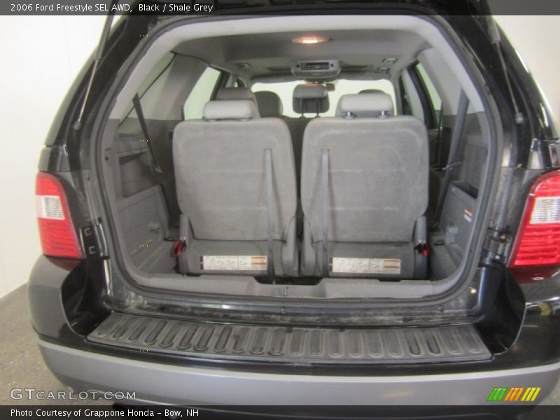  2006 Freestyle SEL AWD Trunk