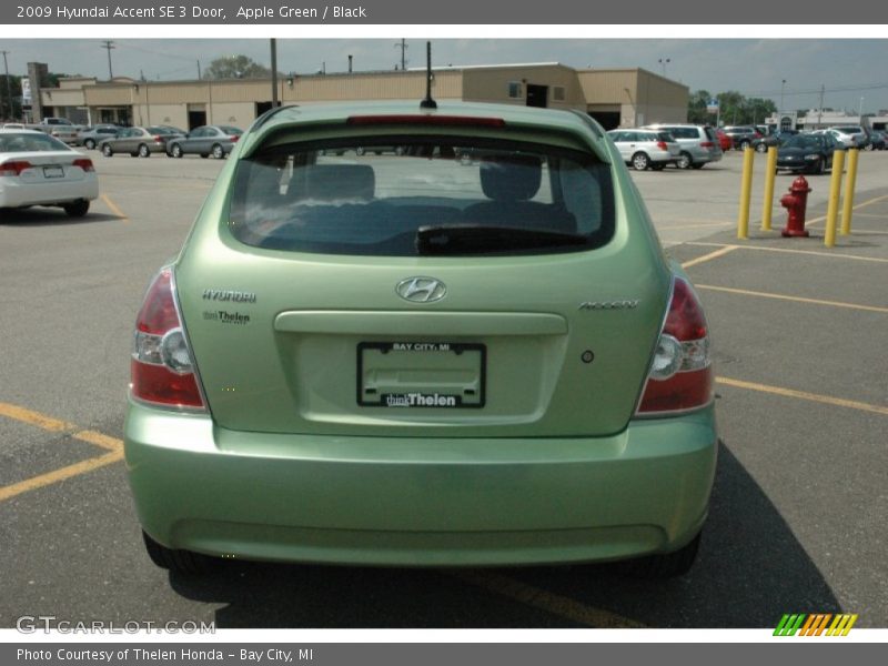 Apple Green / Black 2009 Hyundai Accent SE 3 Door