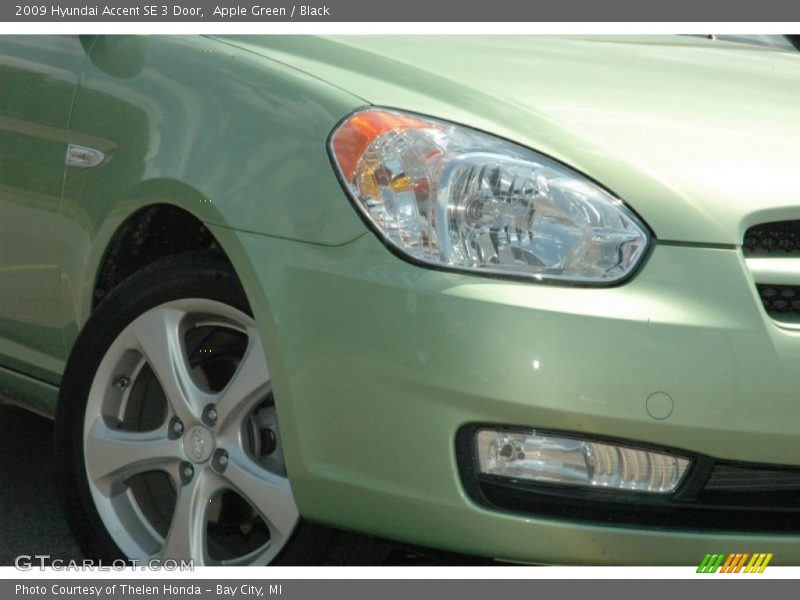 Apple Green / Black 2009 Hyundai Accent SE 3 Door