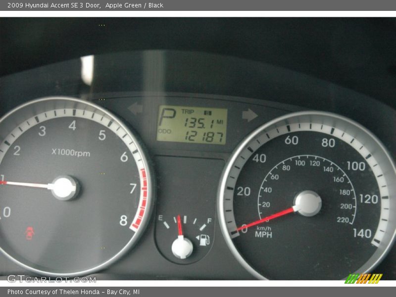 Apple Green / Black 2009 Hyundai Accent SE 3 Door