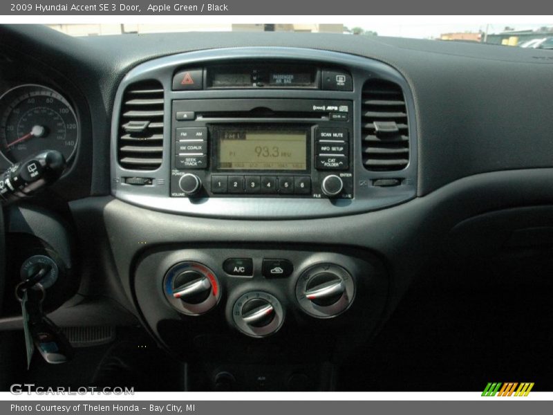 Apple Green / Black 2009 Hyundai Accent SE 3 Door