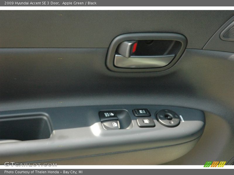 Apple Green / Black 2009 Hyundai Accent SE 3 Door
