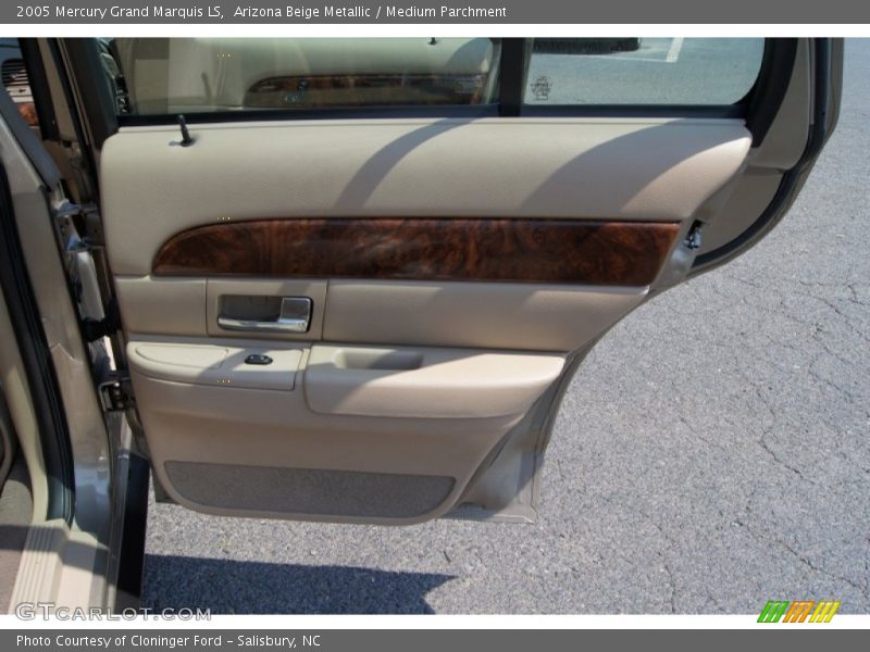 Arizona Beige Metallic / Medium Parchment 2005 Mercury Grand Marquis LS