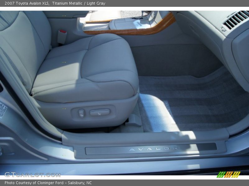 Titanium Metallic / Light Gray 2007 Toyota Avalon XLS