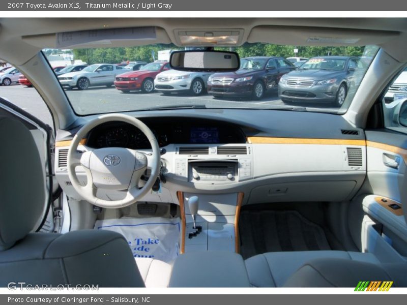 Titanium Metallic / Light Gray 2007 Toyota Avalon XLS
