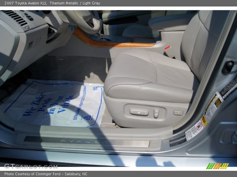 Titanium Metallic / Light Gray 2007 Toyota Avalon XLS
