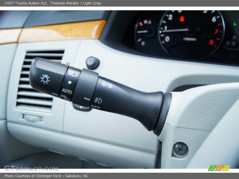 Titanium Metallic / Light Gray 2007 Toyota Avalon XLS