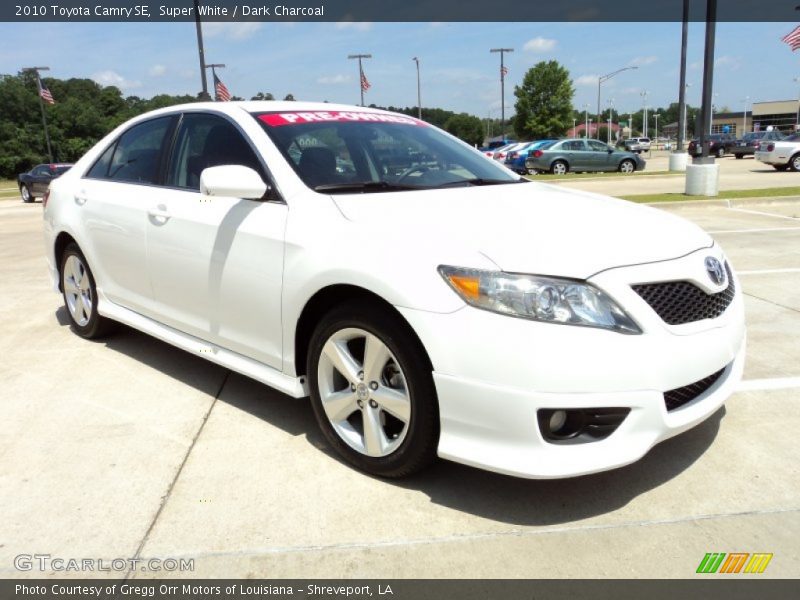Super White / Dark Charcoal 2010 Toyota Camry SE
