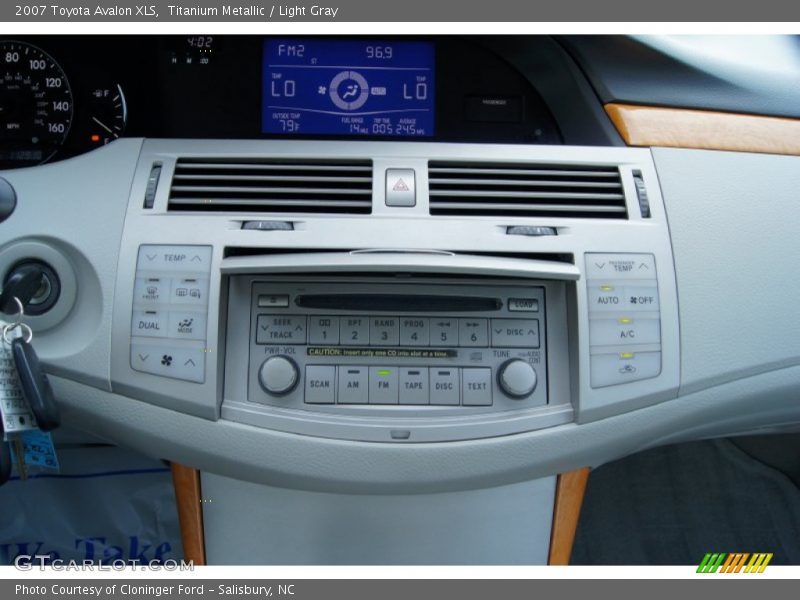 Titanium Metallic / Light Gray 2007 Toyota Avalon XLS