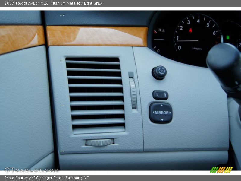 Titanium Metallic / Light Gray 2007 Toyota Avalon XLS