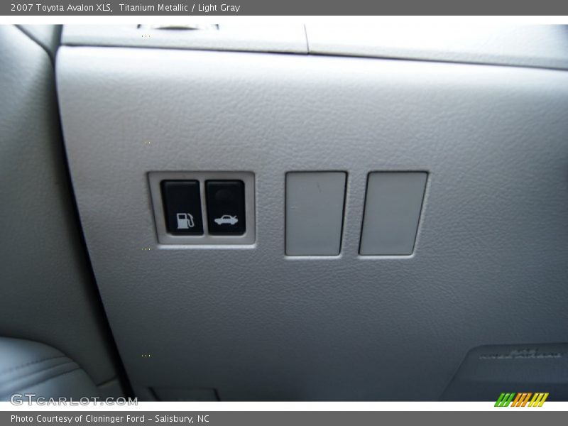 Titanium Metallic / Light Gray 2007 Toyota Avalon XLS