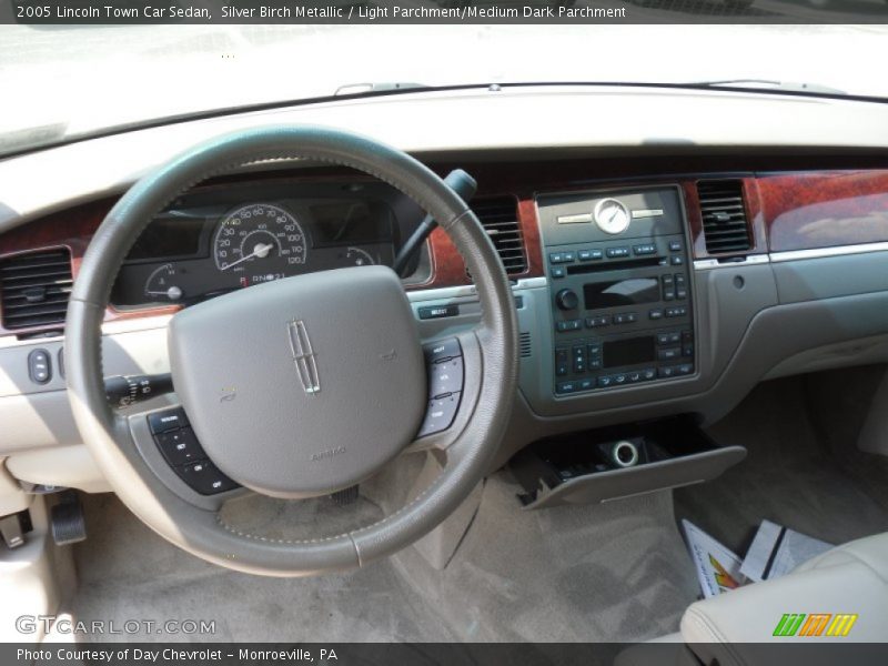 Silver Birch Metallic / Light Parchment/Medium Dark Parchment 2005 Lincoln Town Car Sedan