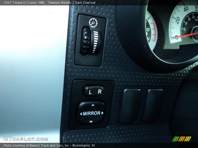 Titanium Metallic / Dark Charcoal 2007 Toyota FJ Cruiser 4WD