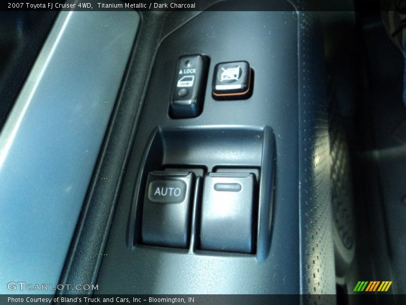 Titanium Metallic / Dark Charcoal 2007 Toyota FJ Cruiser 4WD