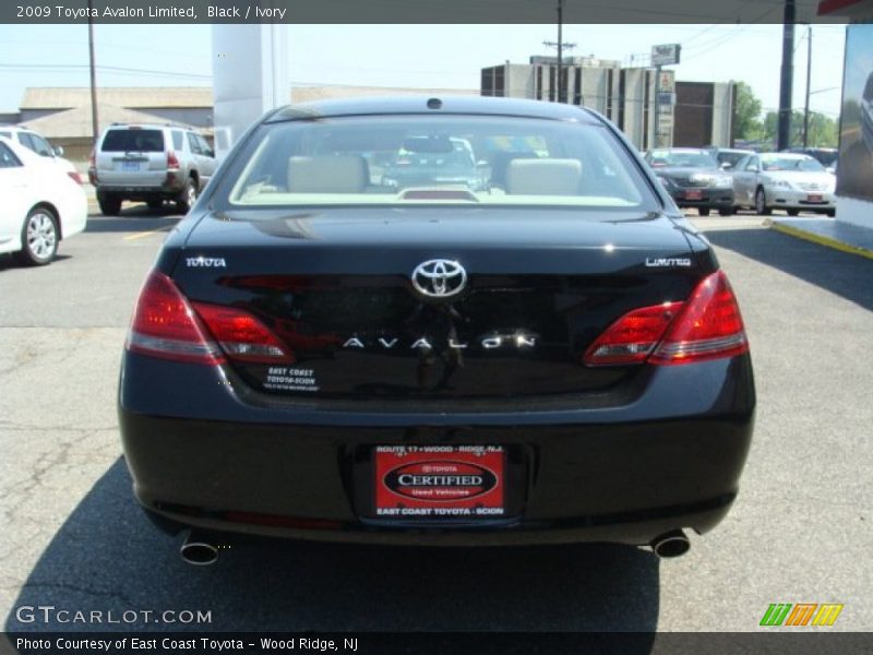 Black / Ivory 2009 Toyota Avalon Limited