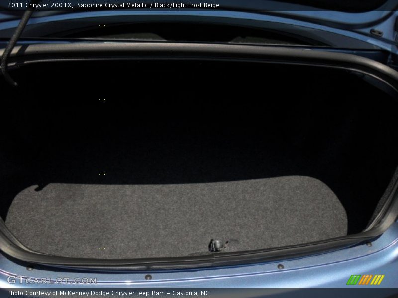 Sapphire Crystal Metallic / Black/Light Frost Beige 2011 Chrysler 200 LX
