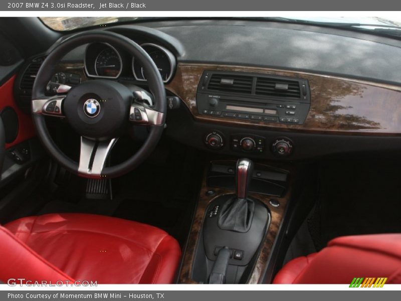 Dashboard of 2007 Z4 3.0si Roadster