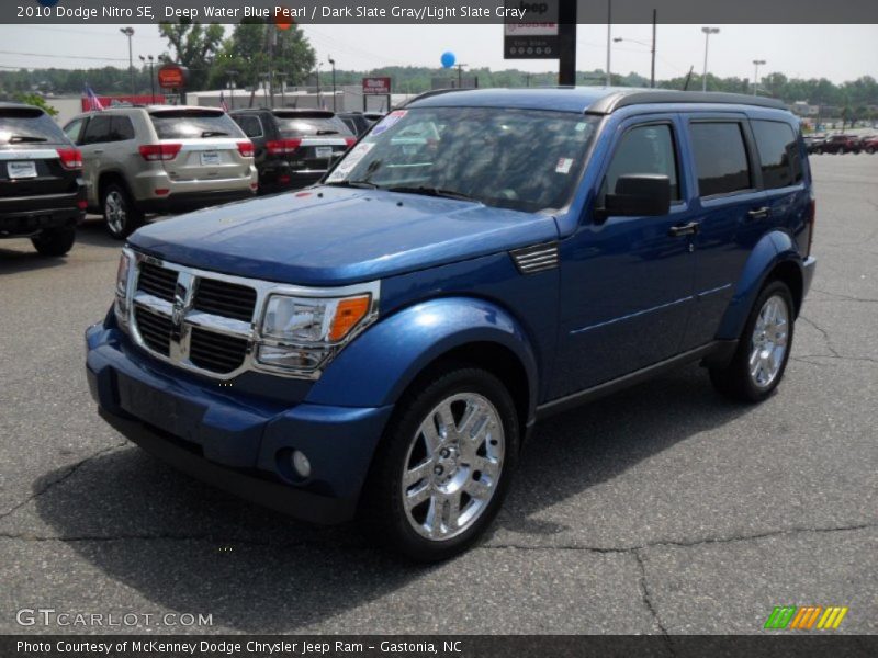 Front 3/4 View of 2010 Nitro SE