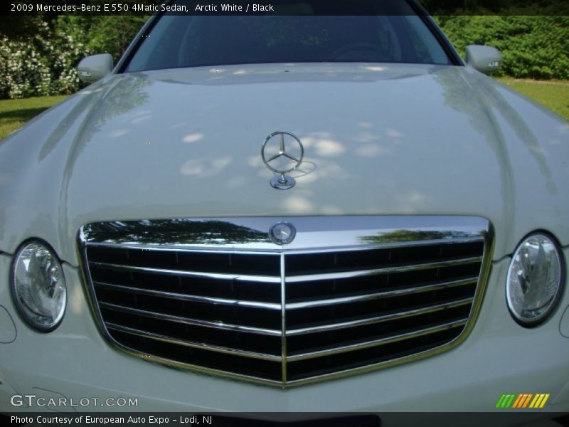 Arctic White / Black 2009 Mercedes-Benz E 550 4Matic Sedan