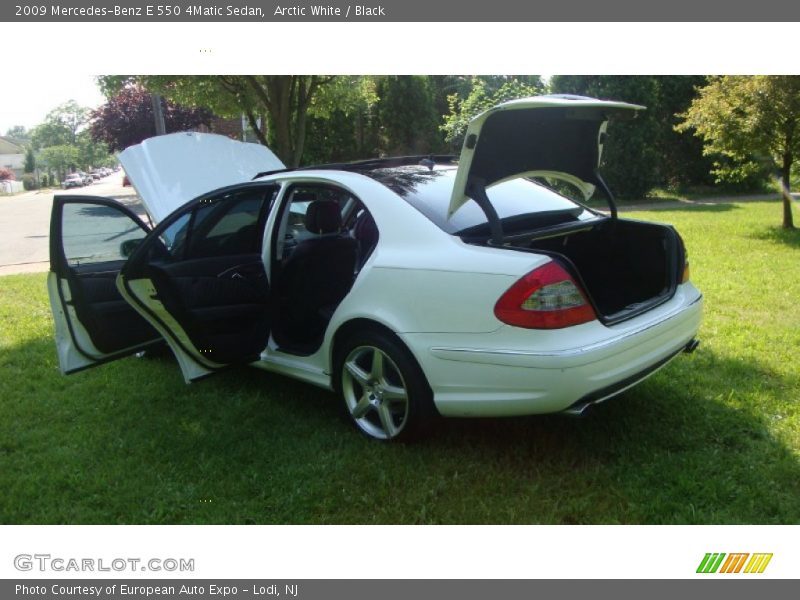 Arctic White / Black 2009 Mercedes-Benz E 550 4Matic Sedan