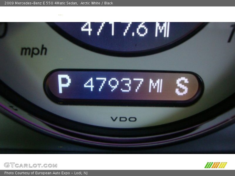 Arctic White / Black 2009 Mercedes-Benz E 550 4Matic Sedan