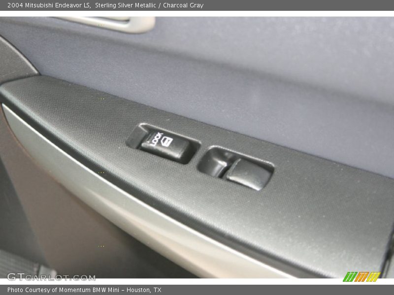 Sterling Silver Metallic / Charcoal Gray 2004 Mitsubishi Endeavor LS