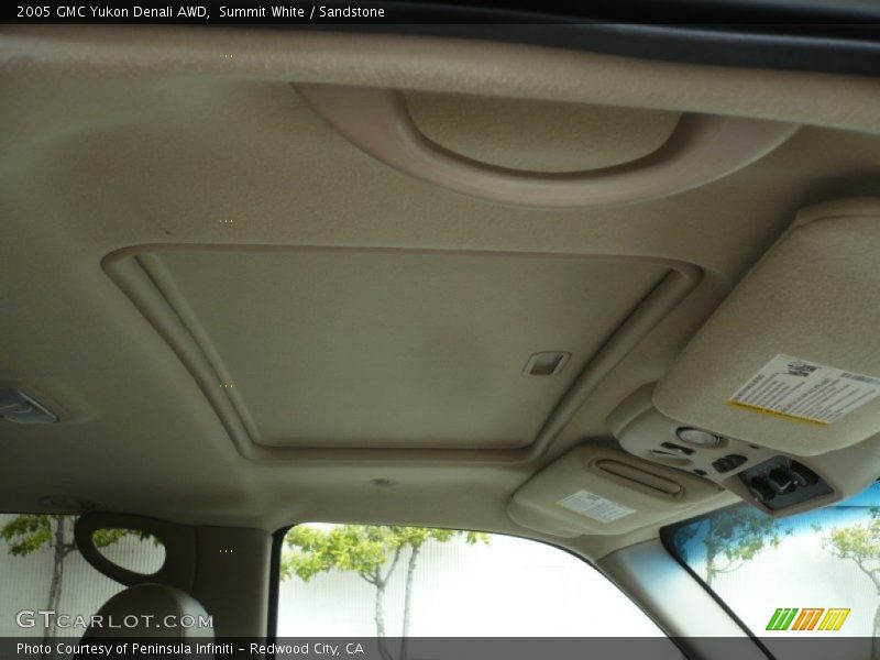 Summit White / Sandstone 2005 GMC Yukon Denali AWD