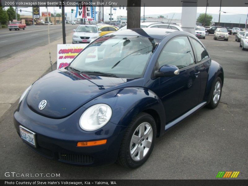 Front 3/4 View of 2006 New Beetle 2.5 Coupe