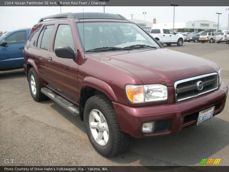 Merlot Red Pearl / Charcoal 2004 Nissan Pathfinder SE 4x4