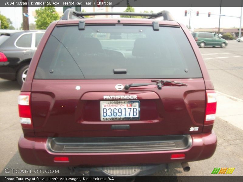 Merlot Red Pearl / Charcoal 2004 Nissan Pathfinder SE 4x4