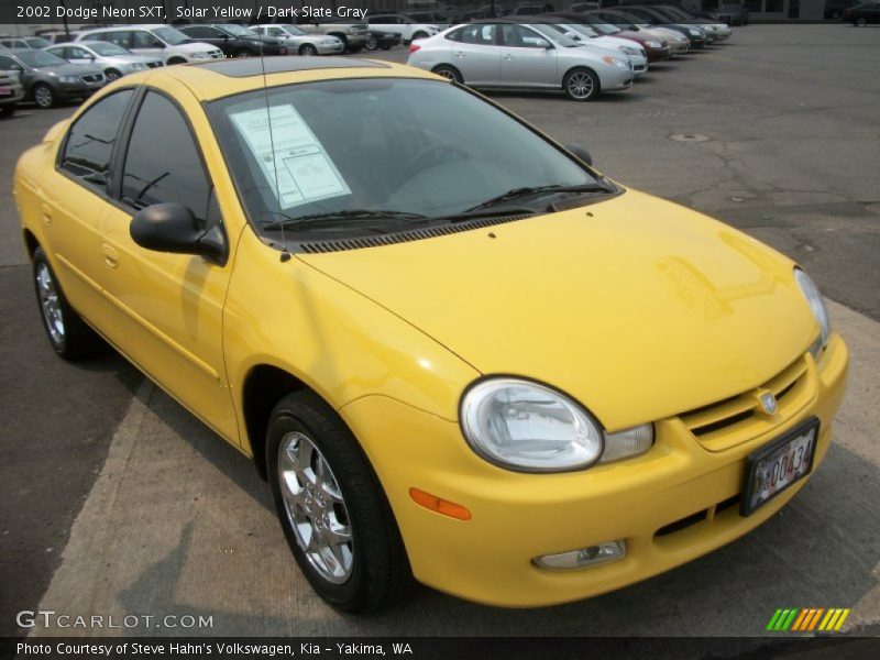 Front 3/4 View of 2002 Neon SXT