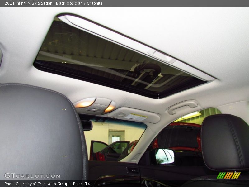 Sunroof of 2011 M 37 S Sedan