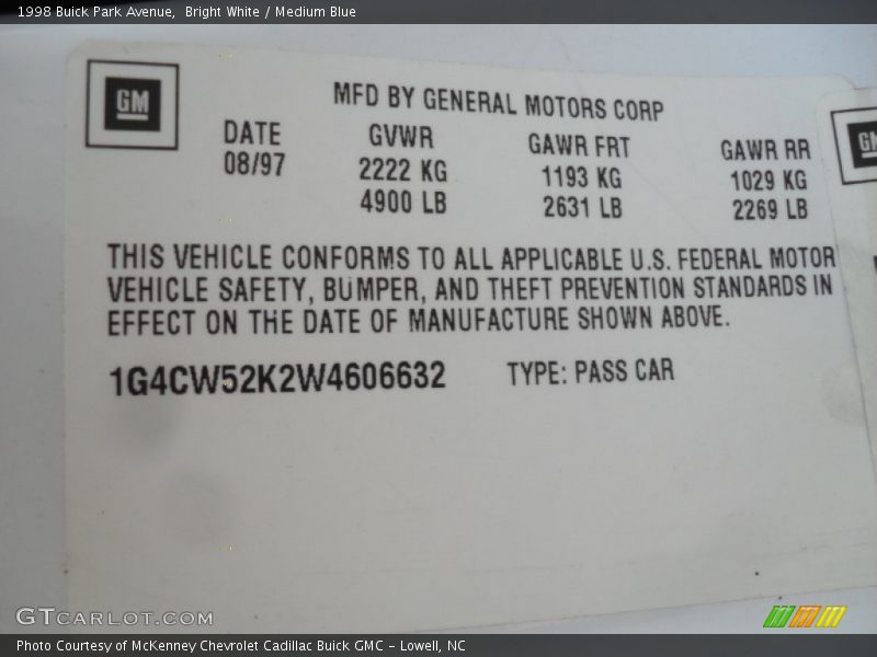 Bright White / Medium Blue 1998 Buick Park Avenue